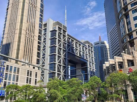 3100余只股票上涨，上证指数却下跌0.07%，两句话可以同时成立。每日经济新闻