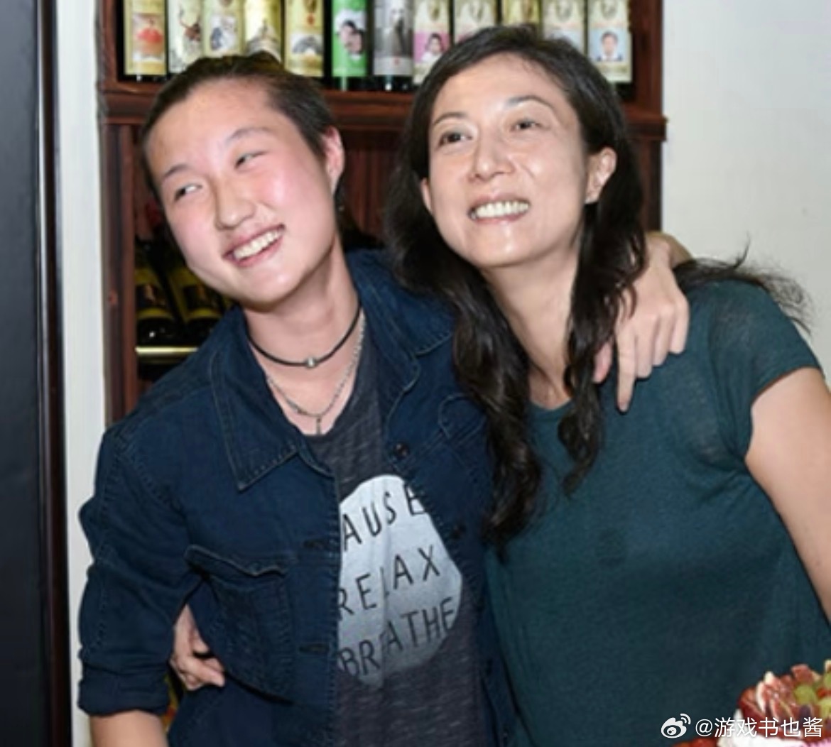 吴绮莉公开成龙拒认吴卓林原因吴绮莉的意思就是成龙不认是因为她不愿意做亲子鉴定，她