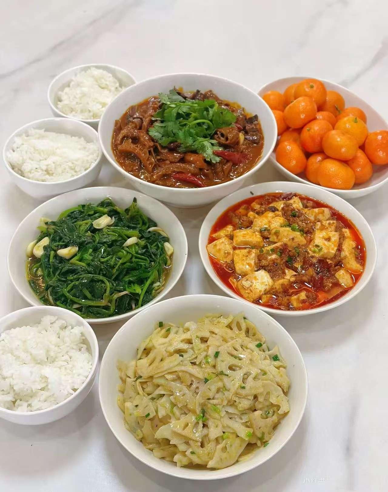 现在觉得两个儿子挺好的，
因为自己生活在儿女双全的家庭，
更加理解女孩的心理，