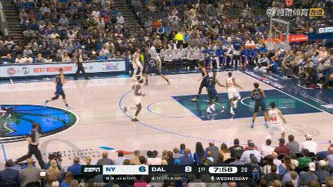 独行侠神射手克莱-汤普森重回巅峰了！在今天独行侠主场迎战尼克斯的比赛中，当时比赛