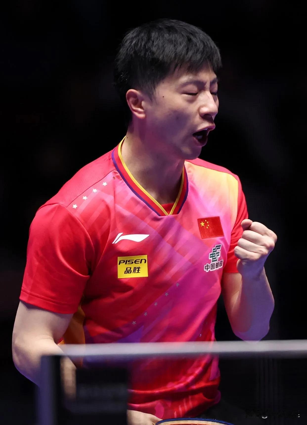 随着马龙2：3不敌李尚洙，中国男乒在世乒赛男团半决赛中以1：2落后于东道主韩国队