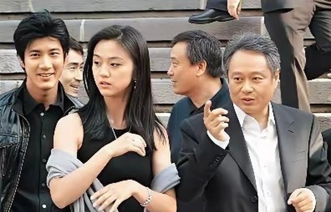 汤唯大学时的旧照一曝光，瞬间就懂了当年李安、梁朝伟挑中她演女主角，真不是没道理 