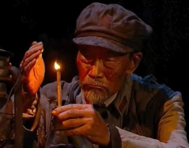 内娱最该封神的一幕！72岁李雪健全程无声表演，看哭全网