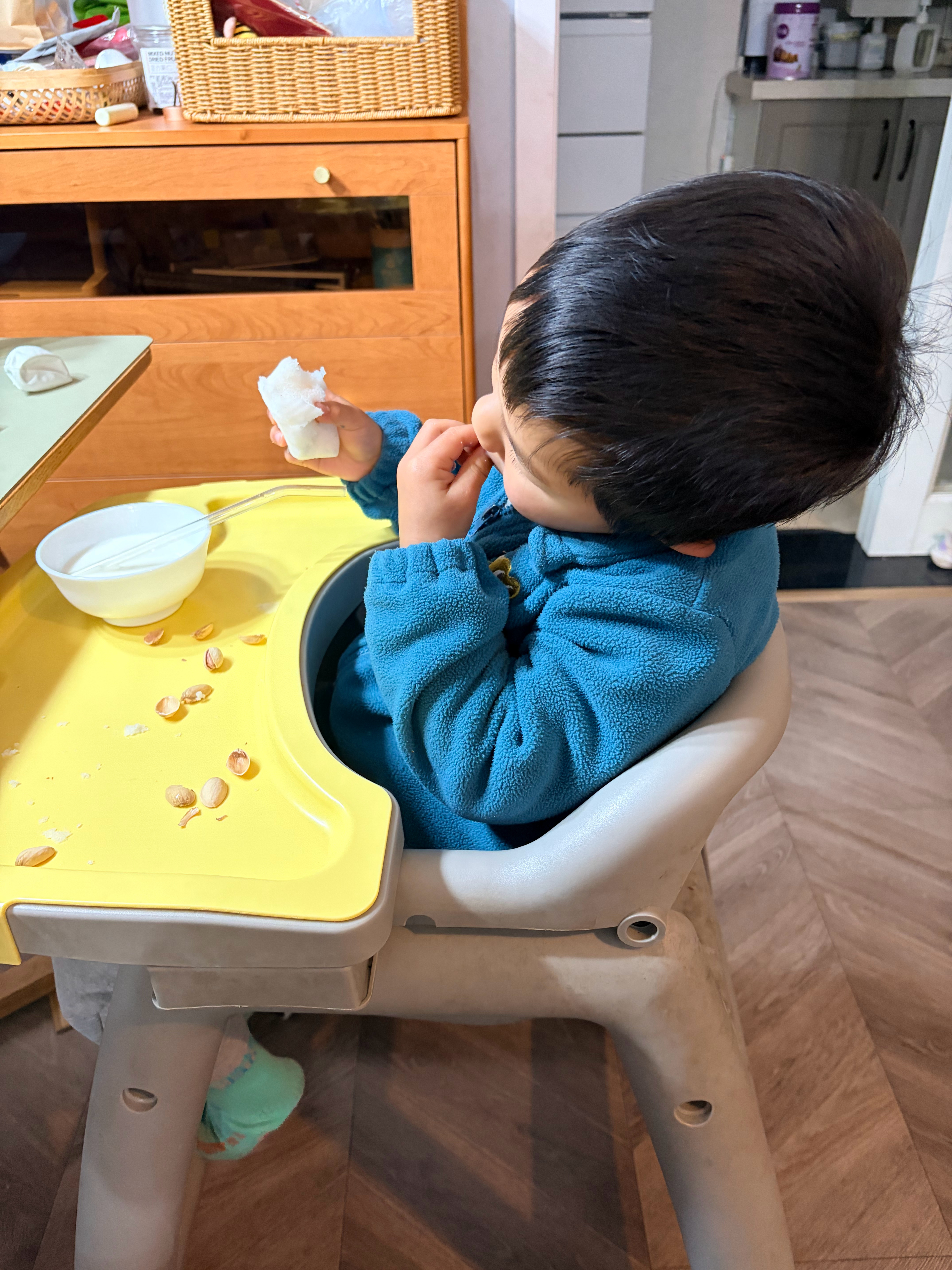 雾都奶爸 之前不说上学的时候可能中午睡了午觉晚上很晚睡么，问老师说要不中午不睡就