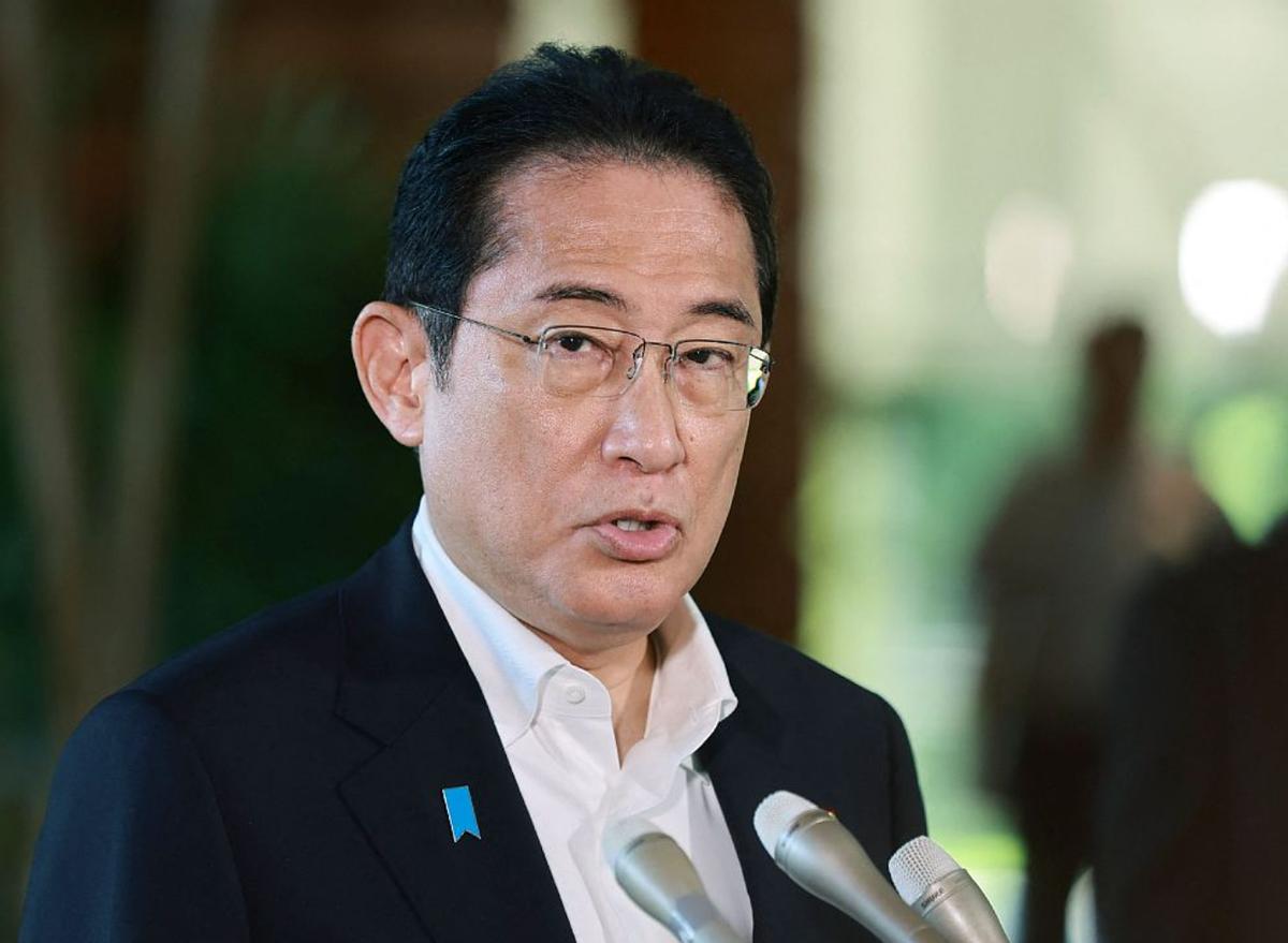 中日情况有变，岸田已扛旗，数万人逼高市辞职，052D抵近奄美大岛。岸田扛起日本右