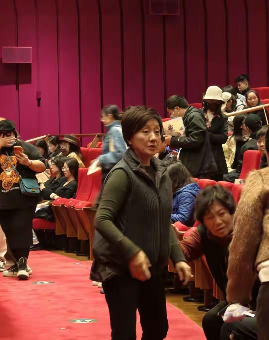 好久不见，邓婕老成这样了吗？



好久不见邓婕，再次刷到她的私下照片，不少网友