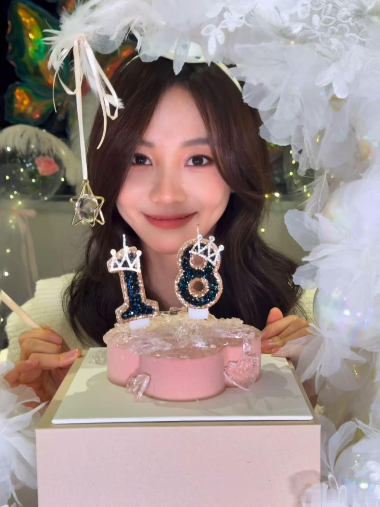 胡意旋 我不抽象啊 能把生日过成小品现场，大概只有胡意旋了。从“红温”开局到放牛