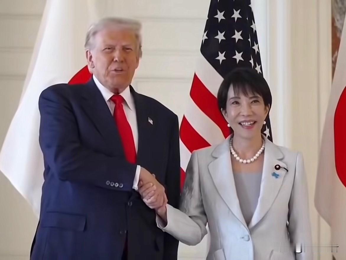 日本首相高市早苗刚上台没几天，就在社交平台暗示可能武力干涉台海问题，究竟是谁给她