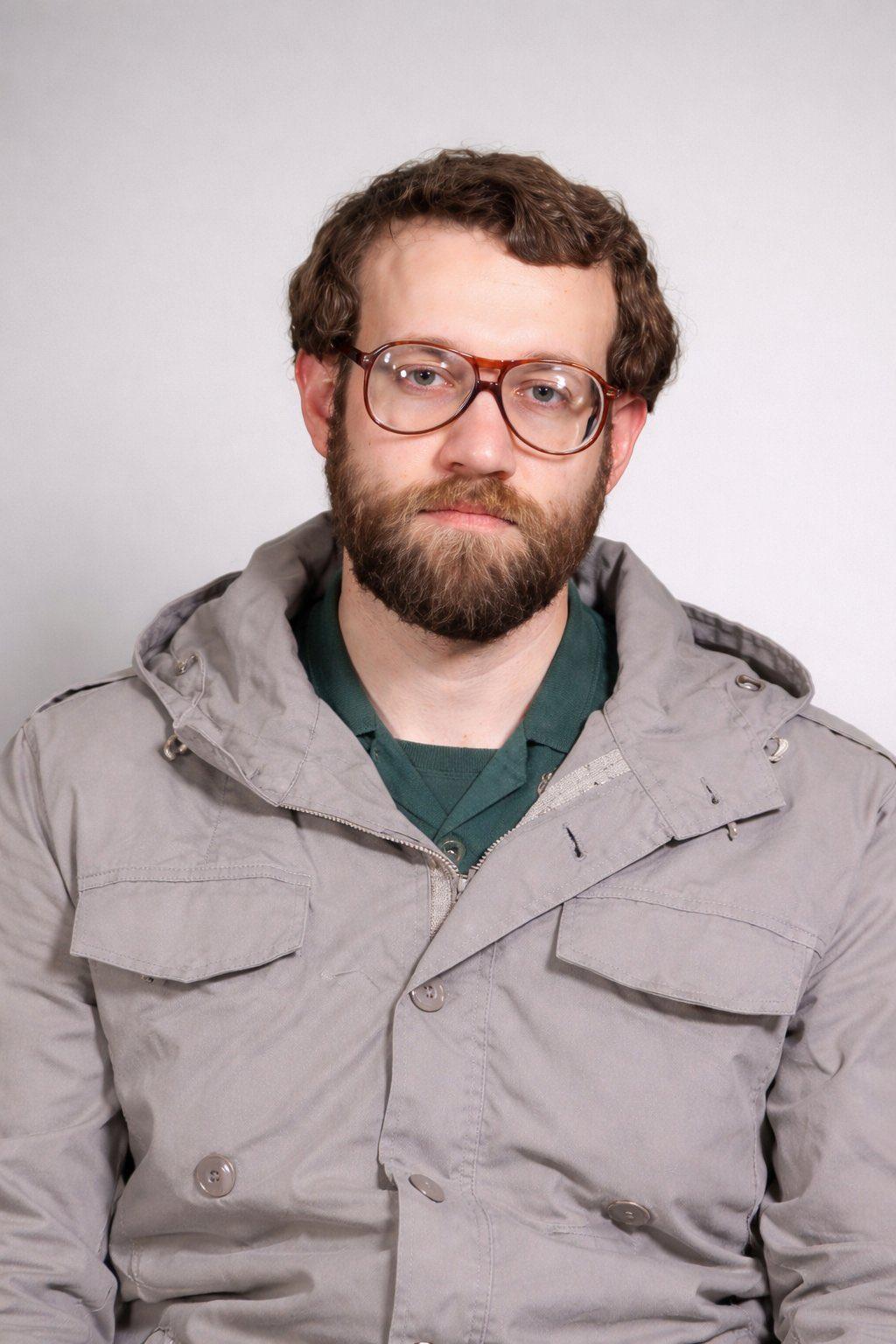 拉里贾尼以研究康德出名，在伊朗被戏称(尊称)为“赛义德·康德”。
俄罗斯的亚历山