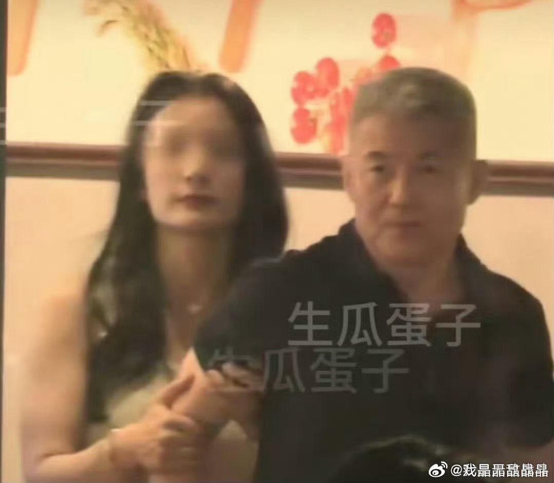 那英老公否认出轨网友们觉得腿受伤需要这样搀扶吗？ ​​​