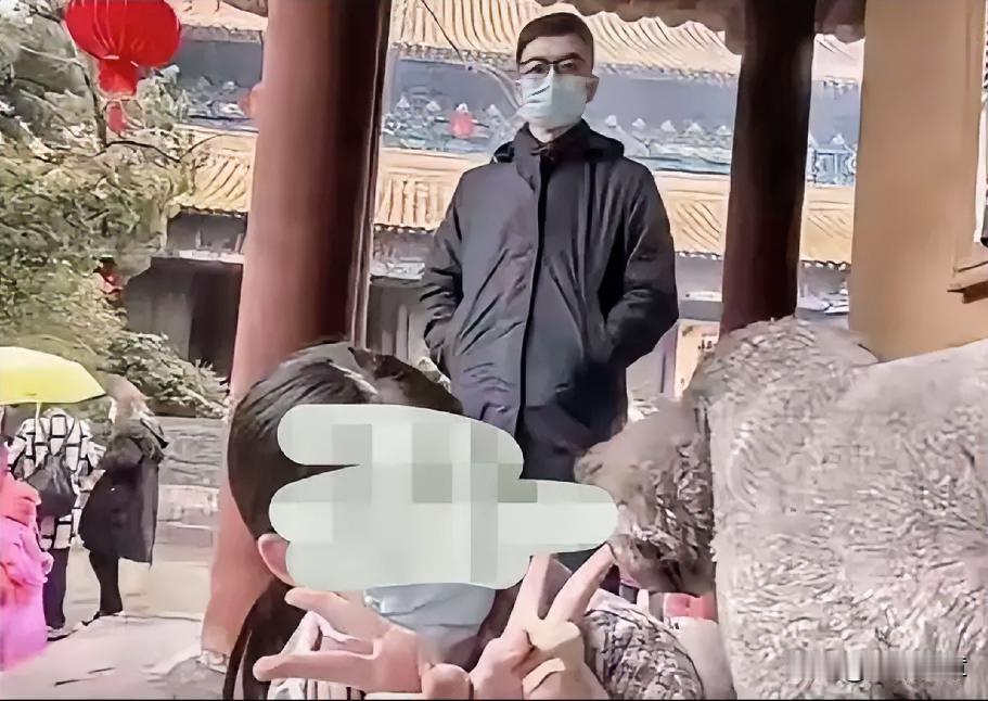 胚胎男的第一个噩耗来了！
​据知情人透露，
​胚胎男早就偷偷申请了香港人才引进计