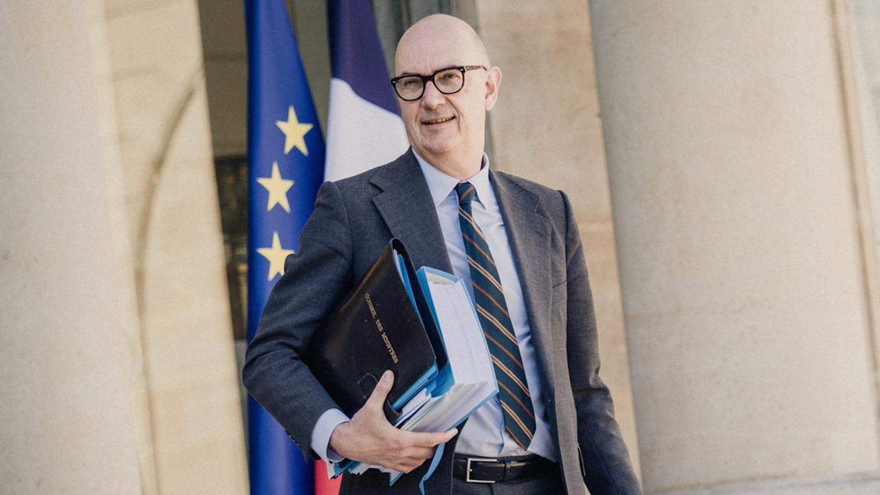 据英国媒体《金融时报》报道，法国财政部长罗兰·莱斯库尔突然把一句话摆上台面：别急