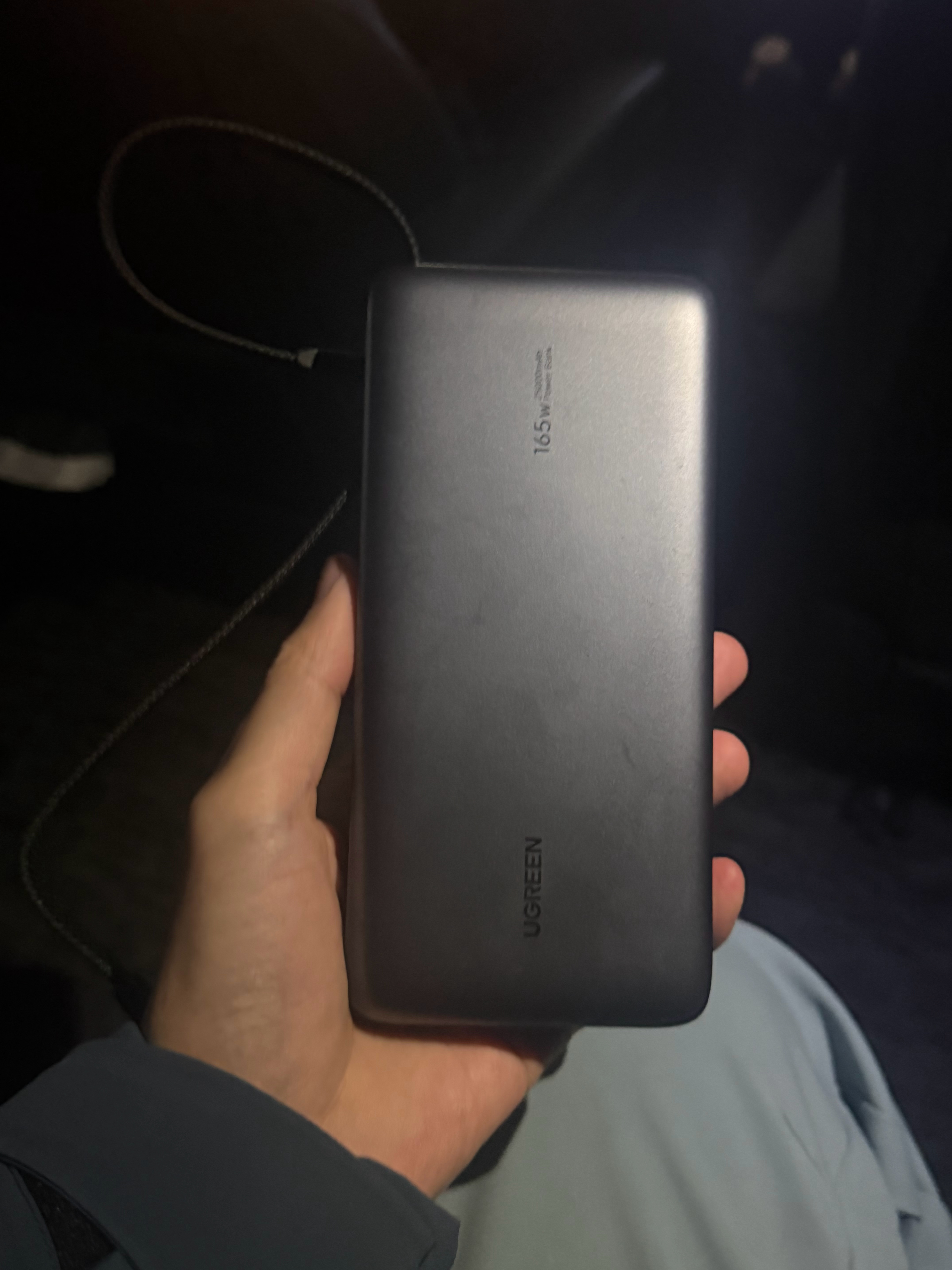 我问师傅咱车上能充电不师傅说你什么口我说C口师傅一边递过来一边说：用这个，保证快