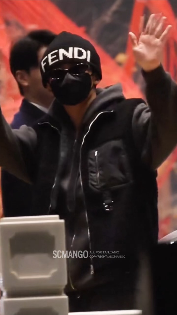 檀健次出发深圳，起落平安，工作一切顺利 