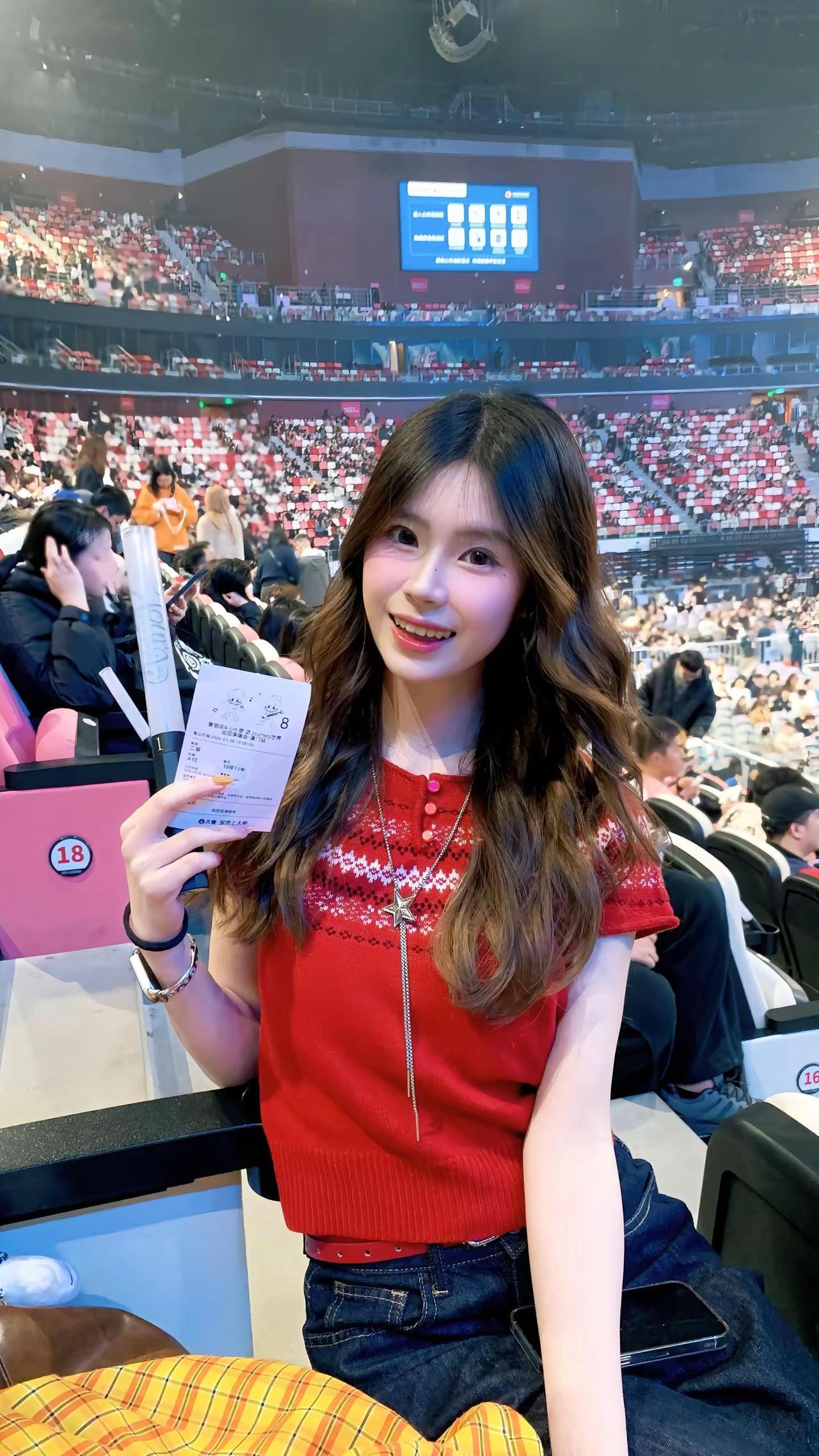 我还记得 你说我们要快乐。黄丽玲alin 演唱会穿搭