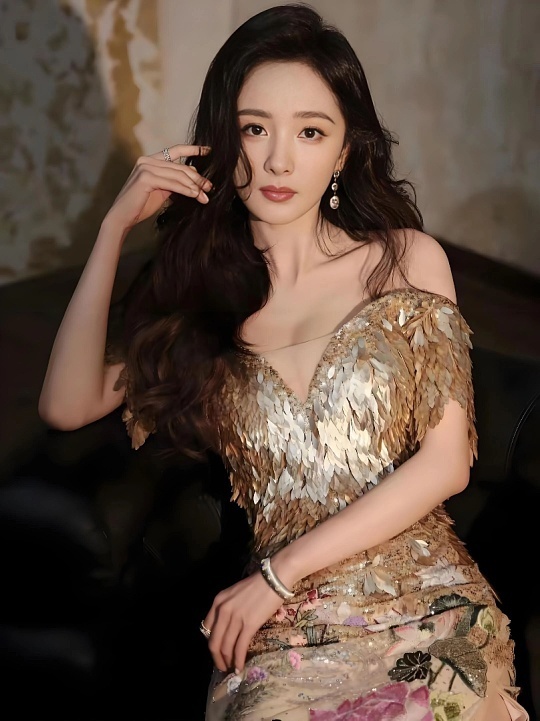 杨幂鼓足了多大失望去结束这段婚姻没有人会突然放弃一段认真爱过的婚姻，所有的转身，