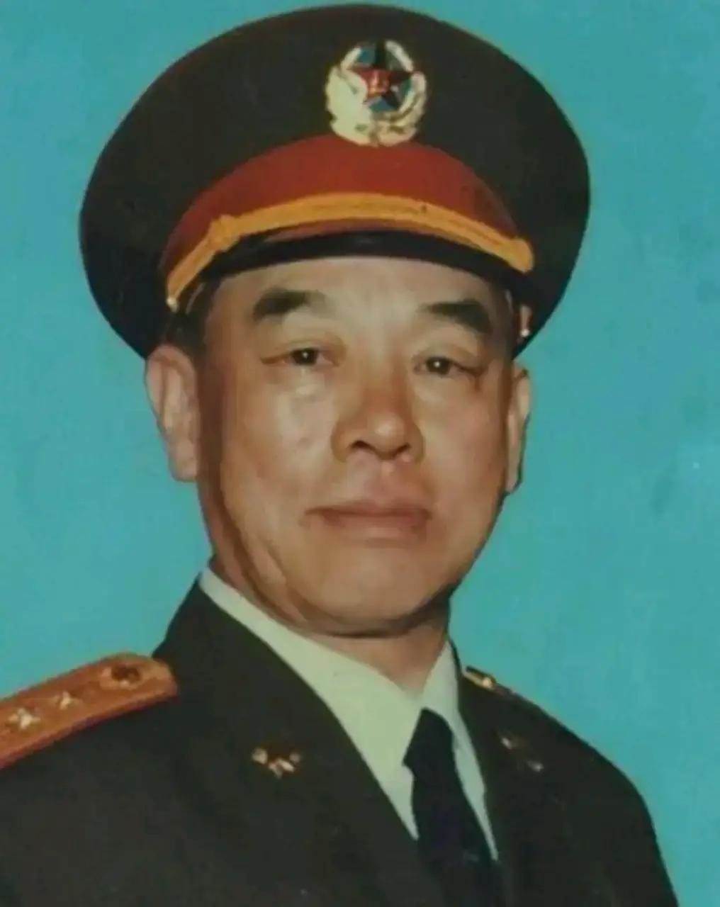 1958 年，63 军大比武现场，神枪手唐满洋一连 7 枪，枪枪命中目标，全场欢