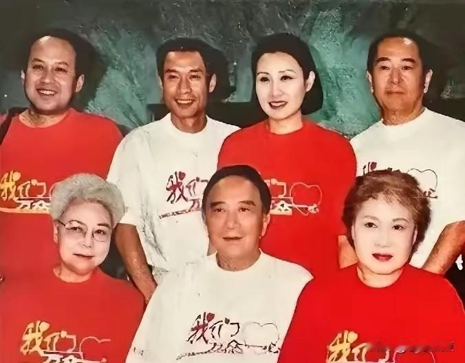 那年，著名电影表演艺术家孙道临、秦怡还健在，一众明星兴致勃勃的参加一个活动同框合