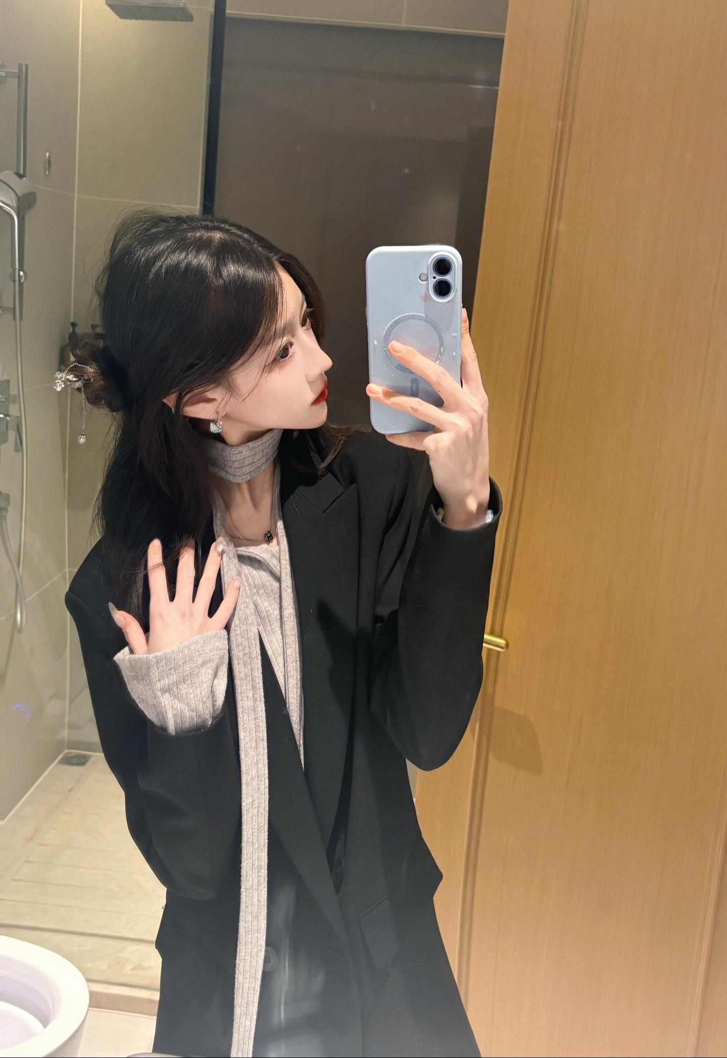 如果爱情再次降临到我头上 我希望我最终能遇到一个害怕看见我难过的人