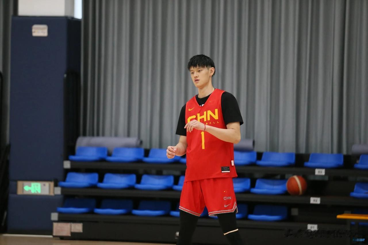 中国男篮27年世界杯，这5人首发能平历史第8成绩吗？
1，一号位：赵伟伦，加强版