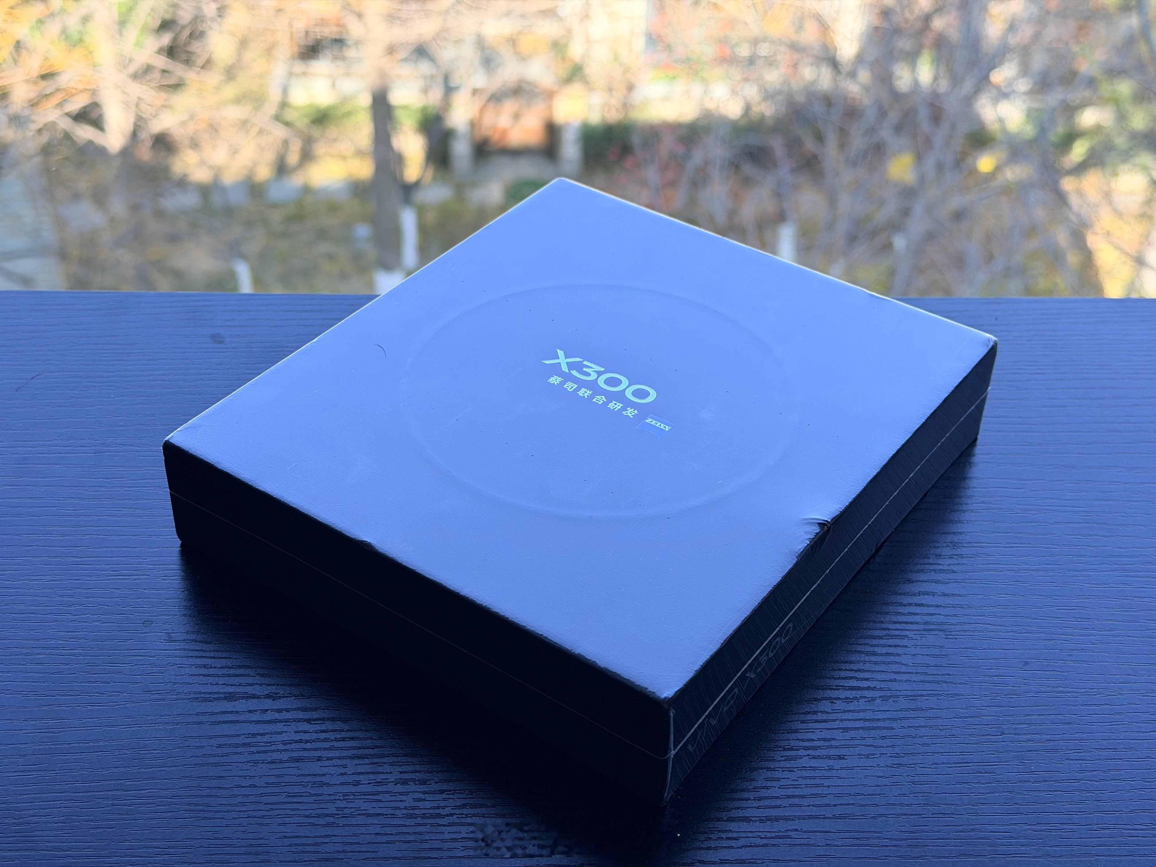 趁着双十一 同事把本月的抽奖手机提前采买回来了。置顶的抽奖，大家别错过