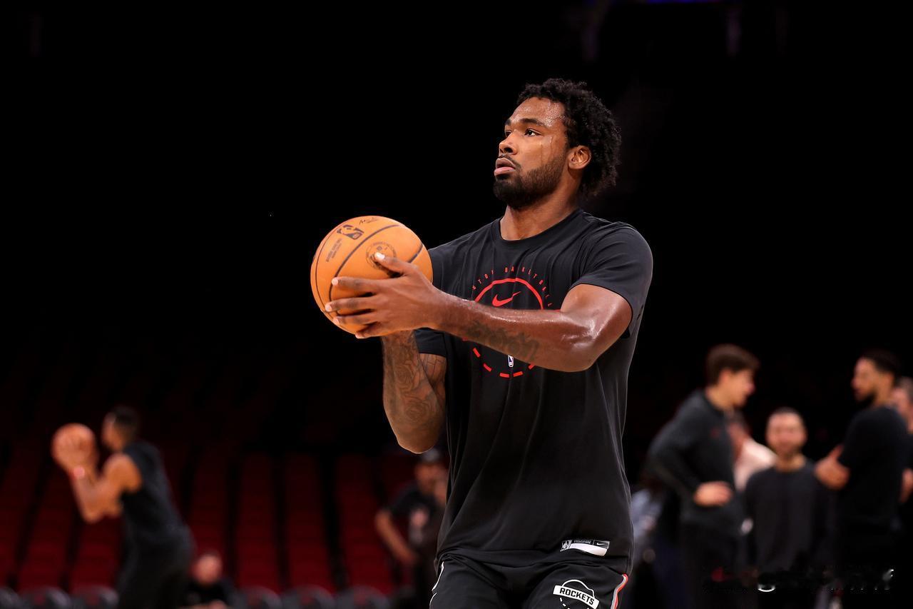 强心剂！伊森确定复出！
昨天火箭对阵掘金的比赛前，伊森的状态升级为赛前决定，最终