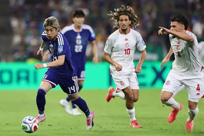日本 4-0 零封突尼斯，拿下本届首胜，稳居小组前列日本FIFA排名升至世界第1