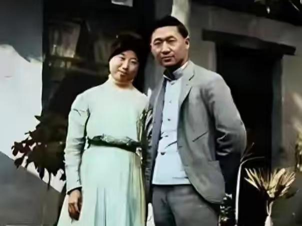 孔祥熙携贪污巨款逃美国，最后结局凄惨
 
1947年，民国四大家族之一的孔祥熙，