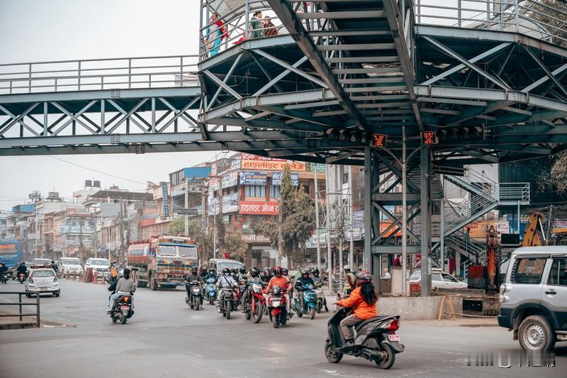 人生真正的价值和意义到底是什么？这是个千古难题。有人追逐财富名利，可到生命终点，