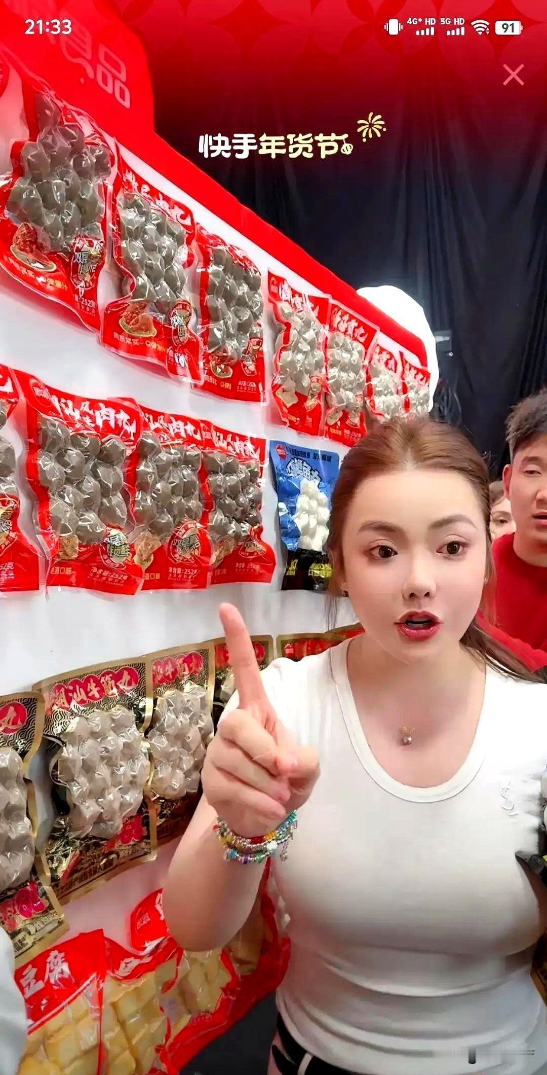 别再提前3天预告你要直播了。
高手现在都开始打“闪电战”了。
昨晚，赵梦澈毫无征