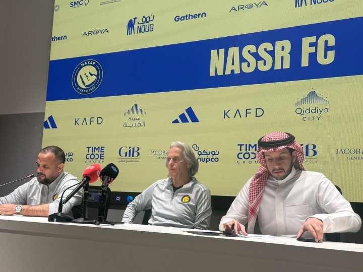 队友们怎么想？利雅得胜利主帅：C罗伤势比预想严重，他已回马德里接受私人医生治疗。