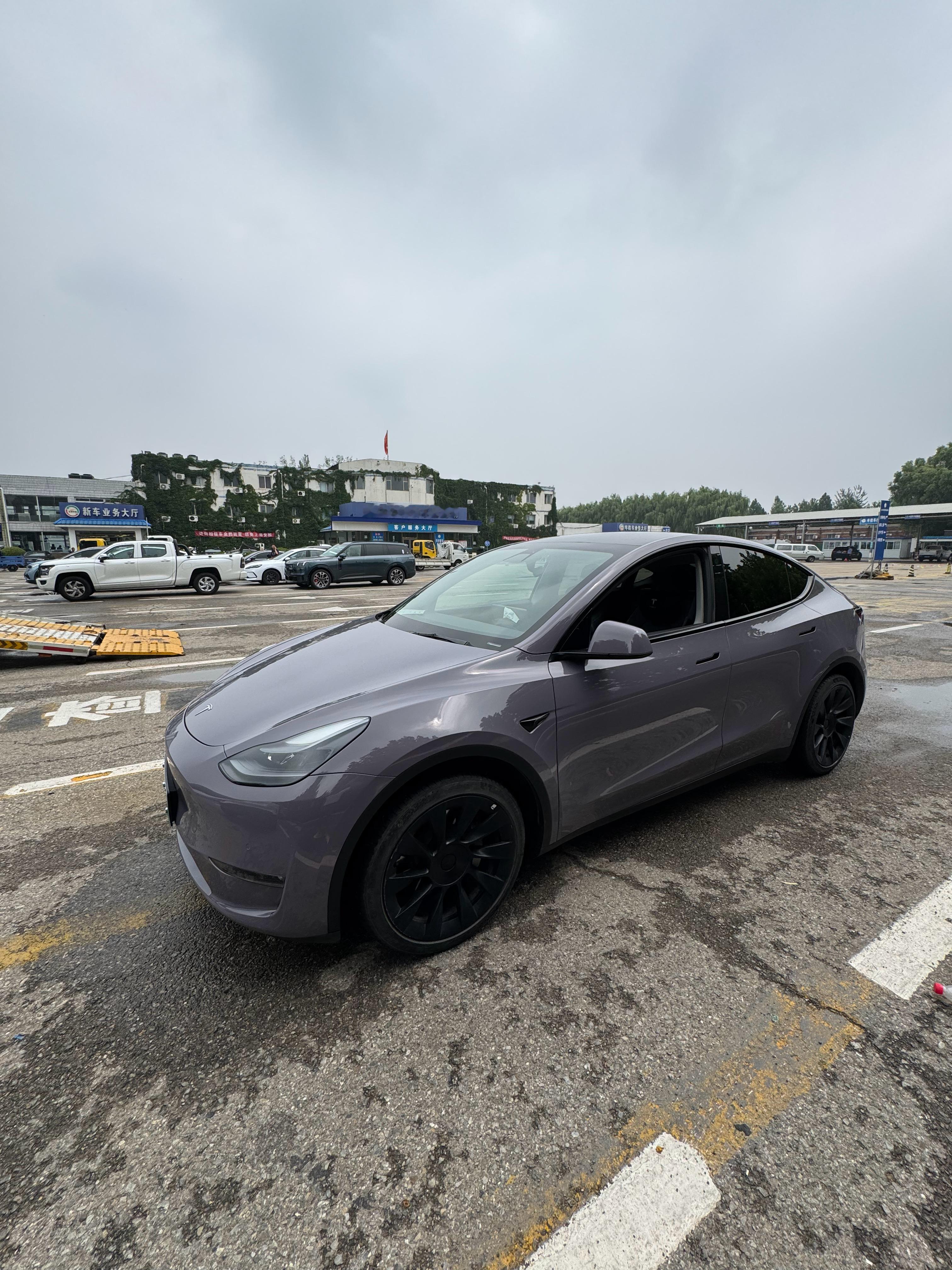 来个ModelY 变更颜色 看到了不少准备上牌的新车蔚来ES6领克900新款Mo
