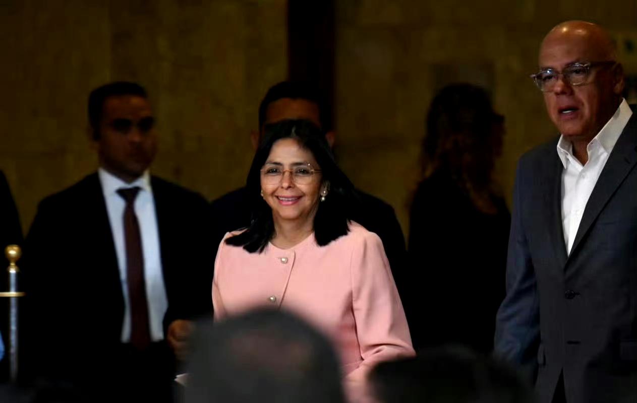 委临时总统说，美国的侵略已成两国关系史之耻，委内瑞拉将不会以牙还牙，而是以和平外