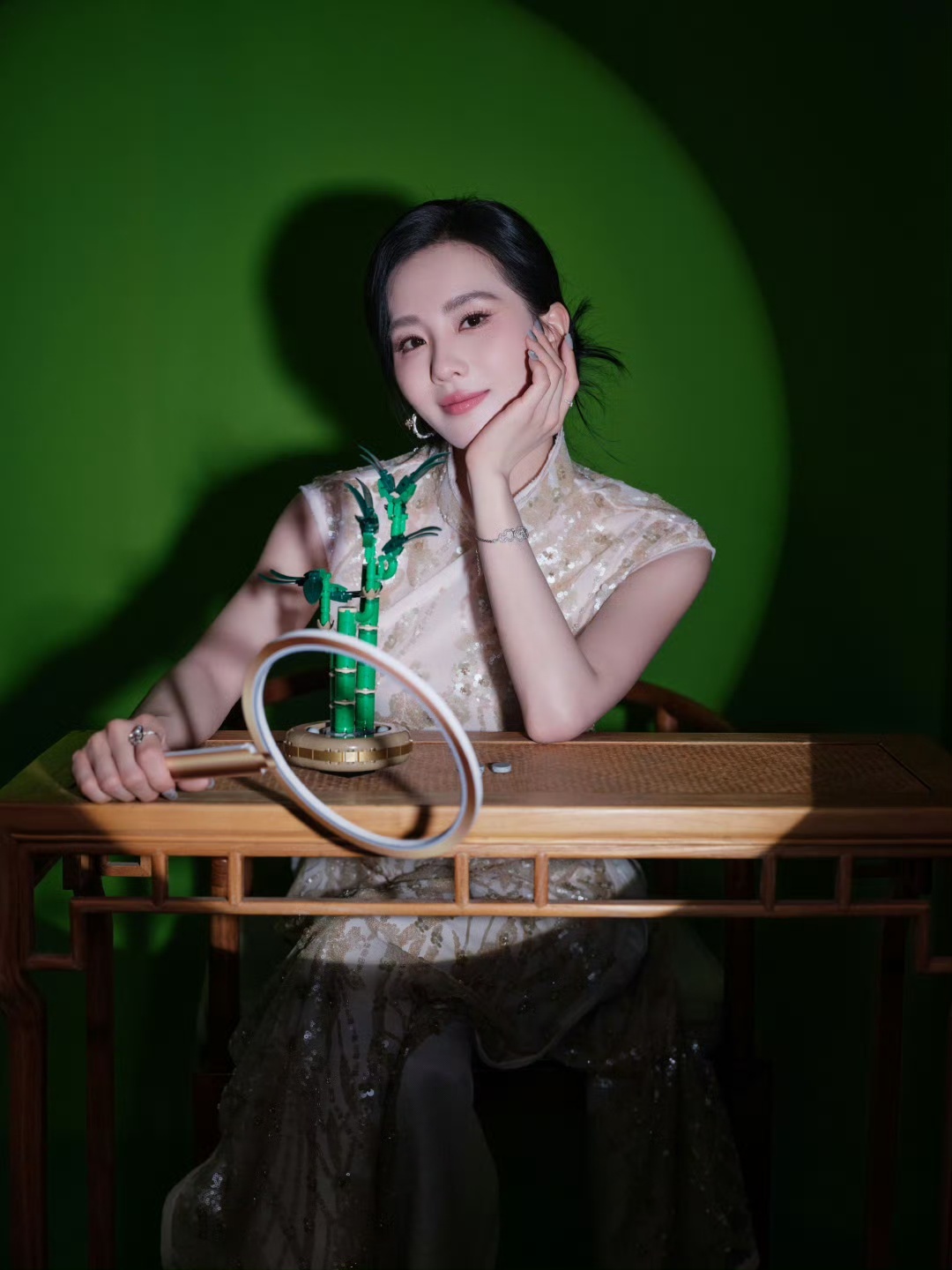 娱乐[超话]刘诗诗旗袍盘发刘诗诗亮片旗袍刘诗诗旗袍盘发美的很 ​ ​​​