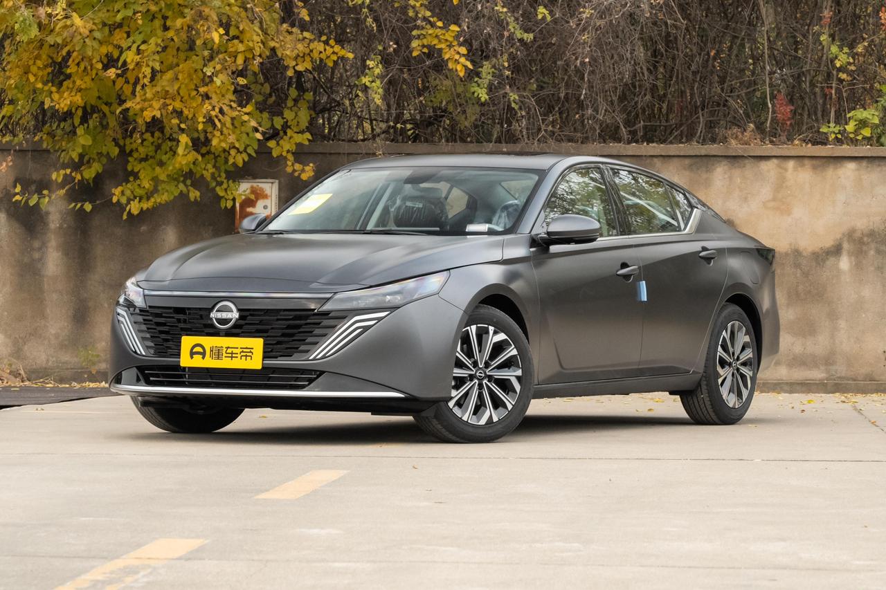 不知不觉，日产天籁已经降到了11.98万起，能抄底吗?
最近逛车市真的惊到了，曾