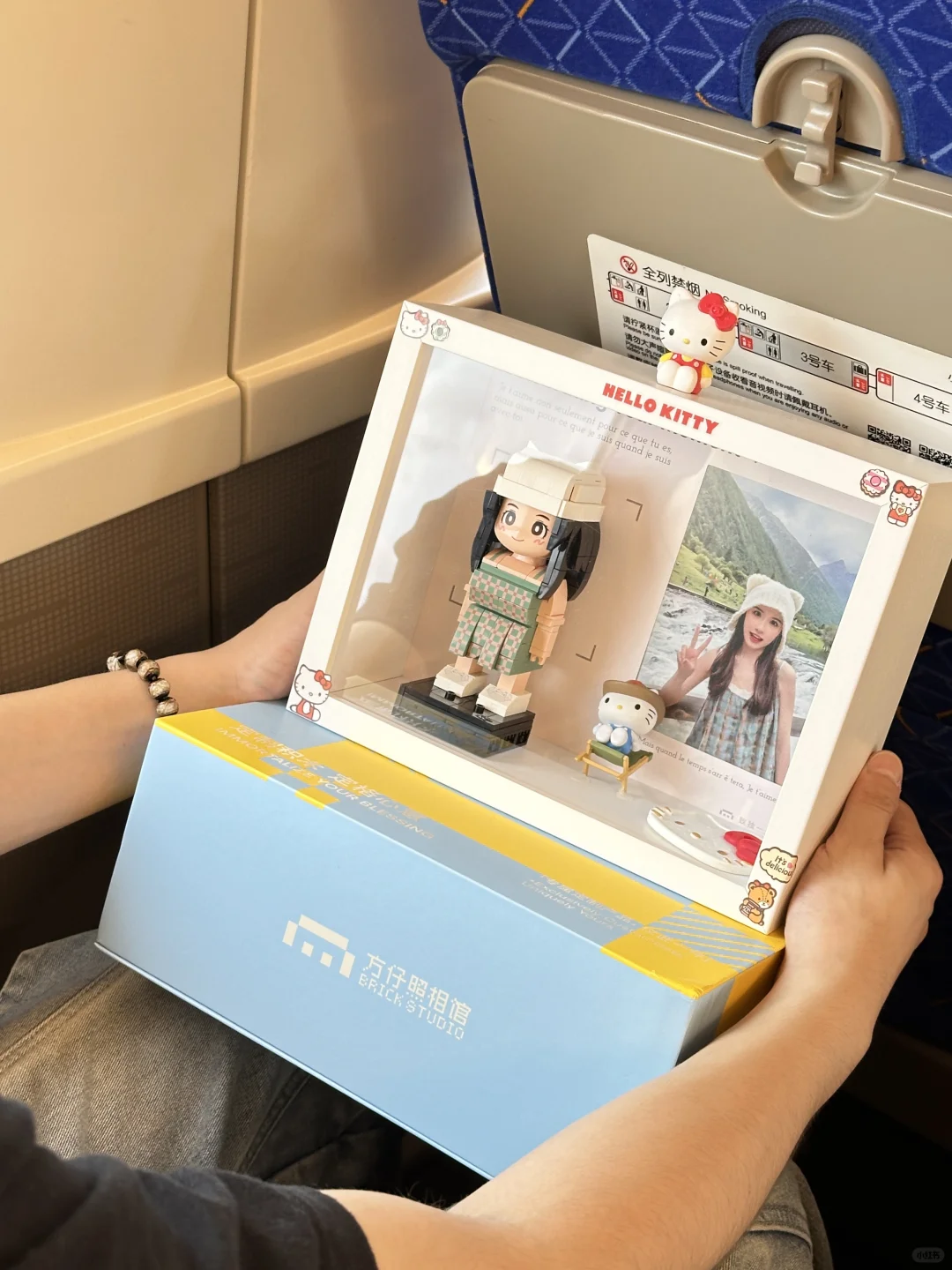 高铁上亲手拼七夕礼物给女朋友！太会了吧🥹