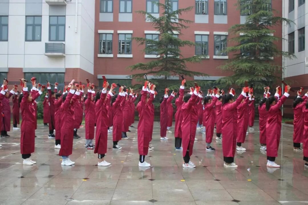 少年有志快板声声传书香 大王古庄镇初级中学群体快板表演十分出彩。同学们动作整齐、