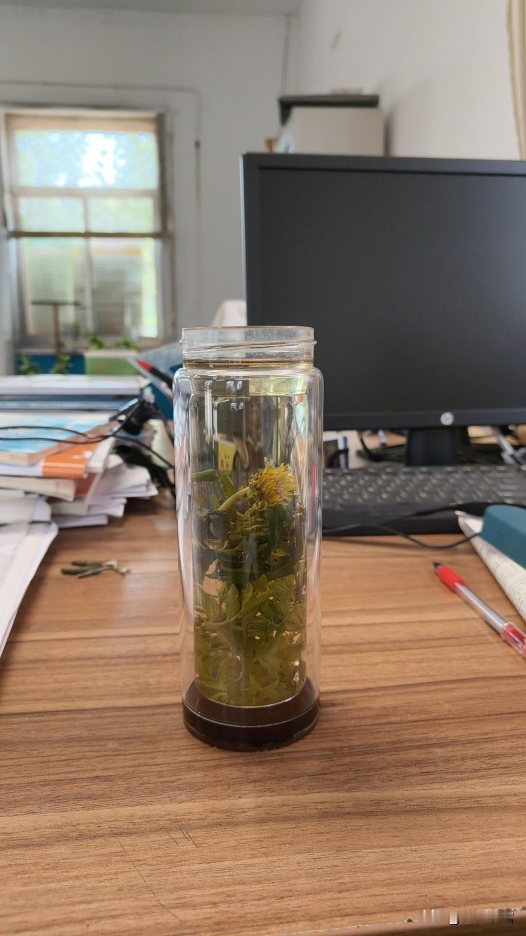 这个周末“团建”，领导让我通知同事们。为了受人之托，忠人之事，尽职尽责，我觉得发