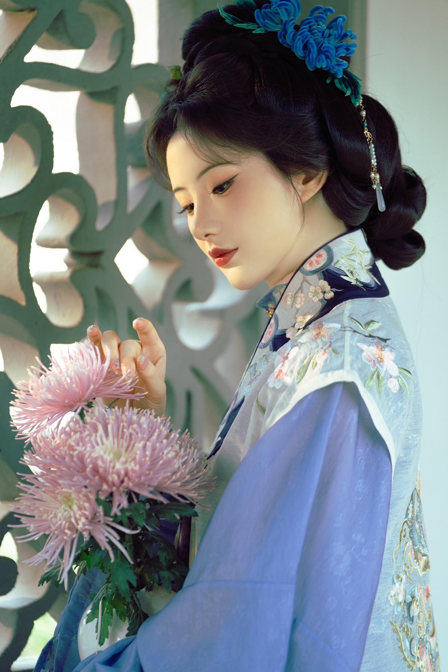 “一种相思花自飘零水自流”