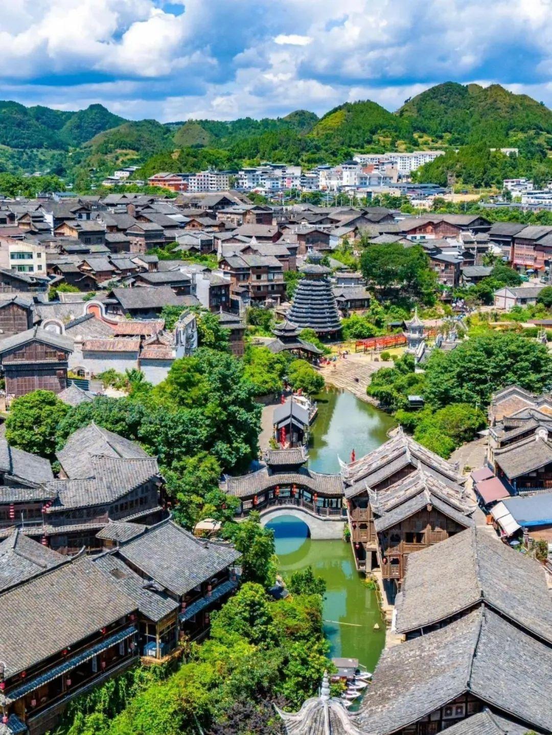 这一站，
黔东南小上海﹣下司古镇，
下司古镇是一座充满历史韵味和民族风情的古镇，