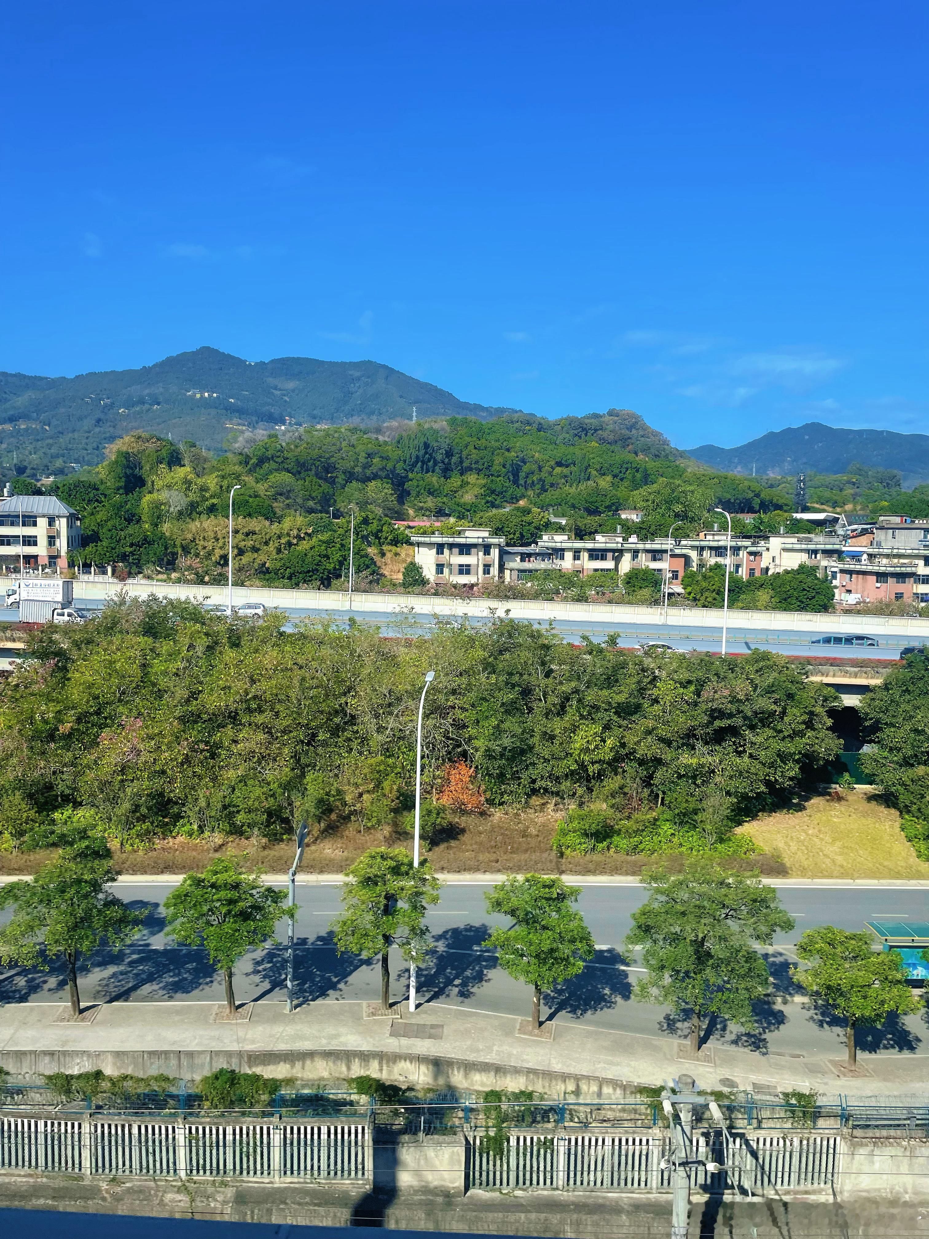 途径玉山、上饶、福州、福清、莆田，到达泉州。 