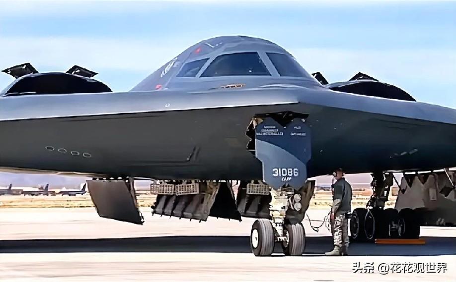 11月28日晚上最新消息，现在他来了，第三条，特朗普宣布追加订购B - 2隐形轰