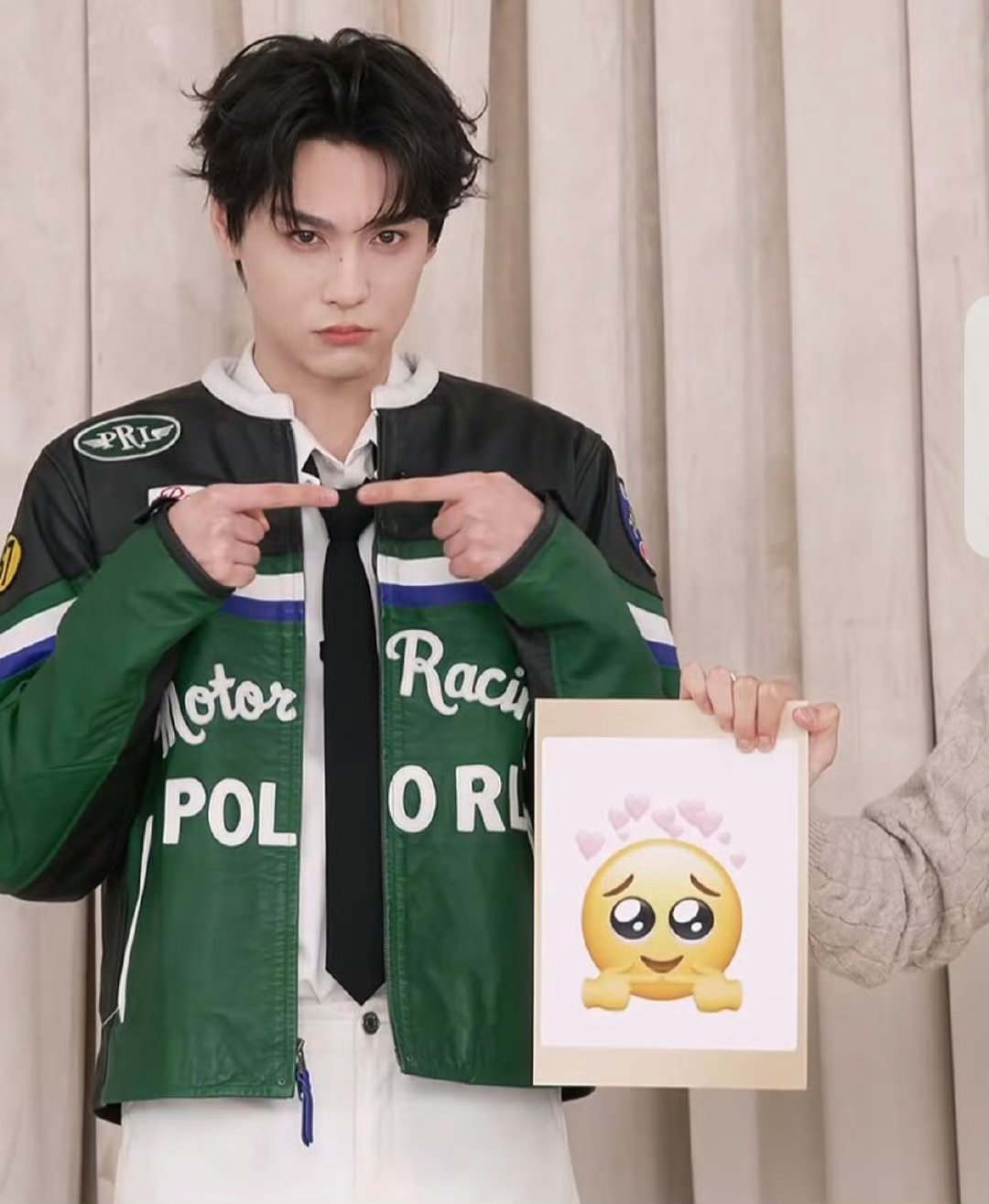 田栩宁工作室出图鼻间痣帅的有点过分了 