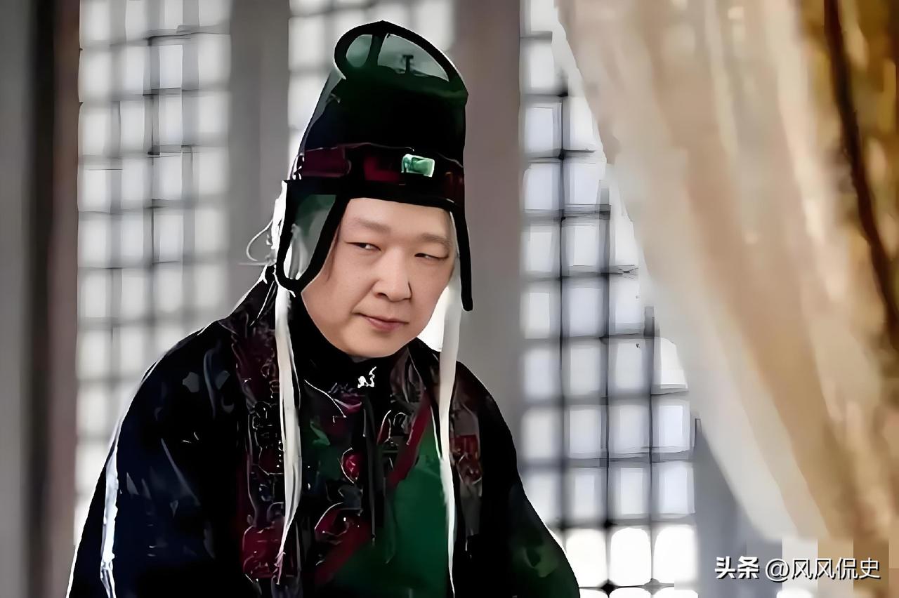 太监净身是很残酷的，不只是割蛋，而是一点不留的全切。手术过程简单，刀子用开水烫一