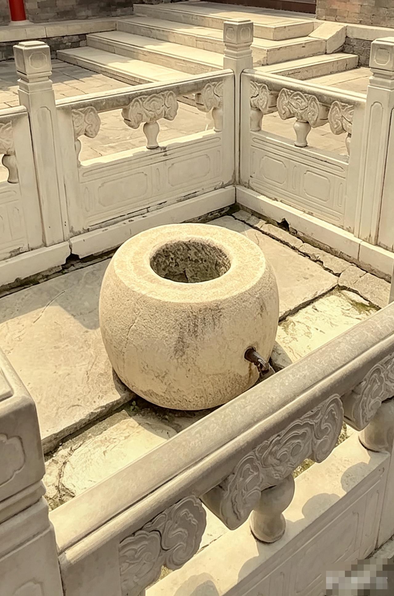珍妃投的这口井。
 
珍妃于光绪十四年与姐姐瑾妃一同入宫，因受光绪帝宠爱，在宫中