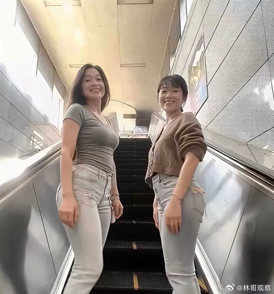 哪个是女儿，哪个是妈妈？ 