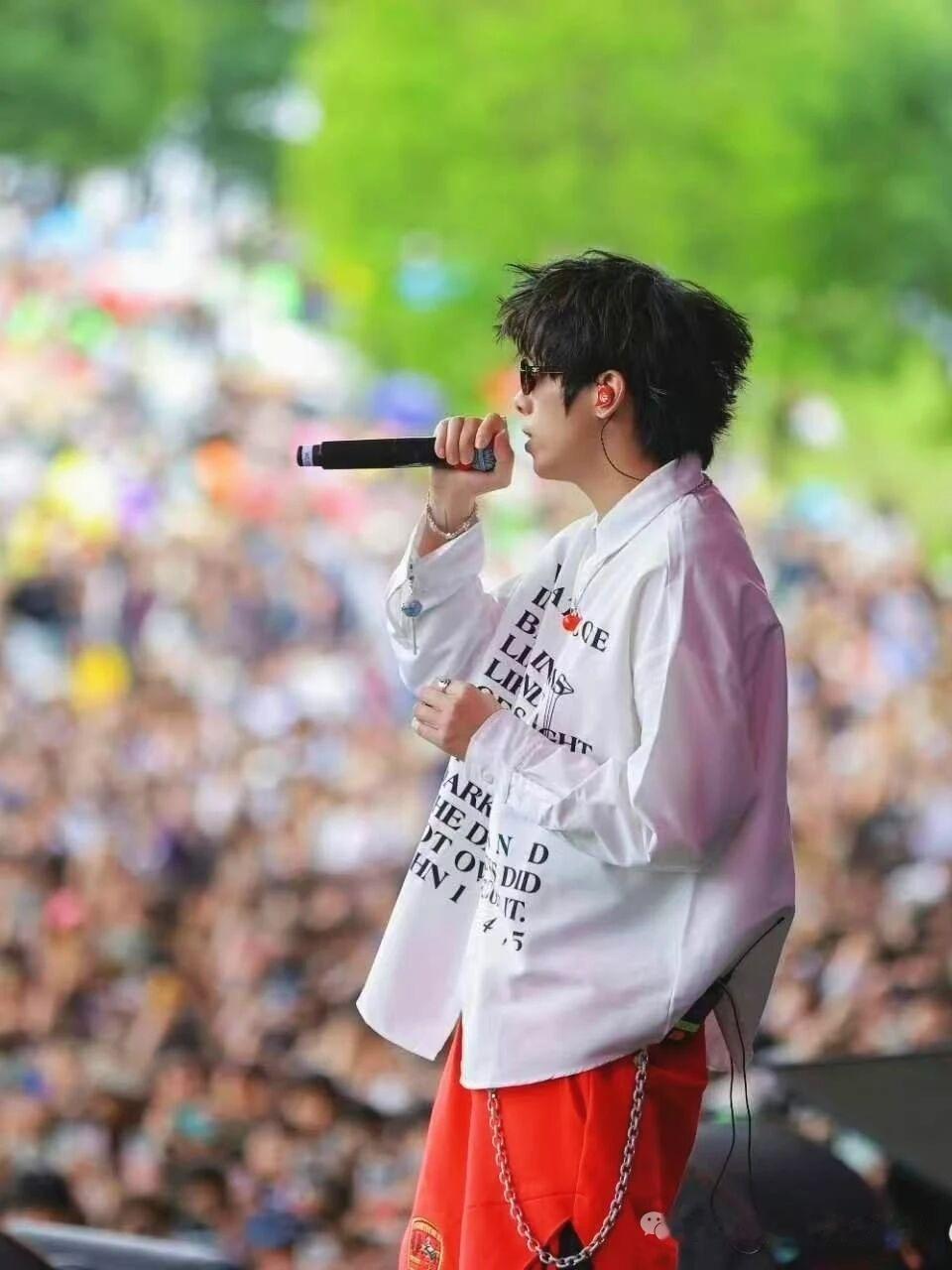妈妈就当扔了1500块钱，买青春期孩子开心

15岁青春期的女儿
有自己喜欢的明