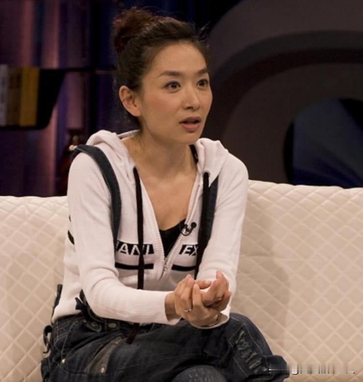 当年王芳不顾父母的反对，嫁给大自己15岁的教授，但让王芳没想到的是从怀孕到生产，