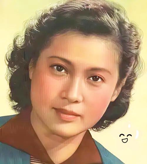 还好迟重瑞还有个亲姐姐，这大概是他半生繁华落幕里，最温暖的一道光。姐弟俩同出京剧