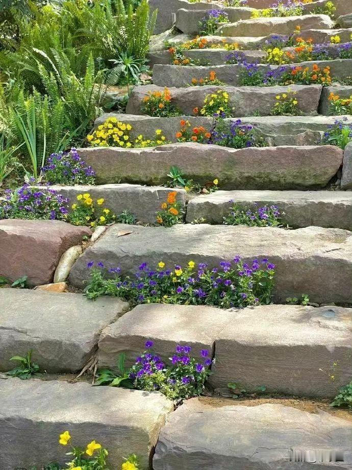 人的手就那么大，握不住的东西太多，要学会与自己和解，得到未必是福，失去也未必是祸